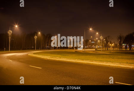 Neuer Flughafen in Donezk (Ukraine) in der Nacht Stockfoto