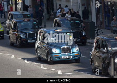 Verkehr im zentralen Londoner Busse Taxen öffentliche Stockfoto