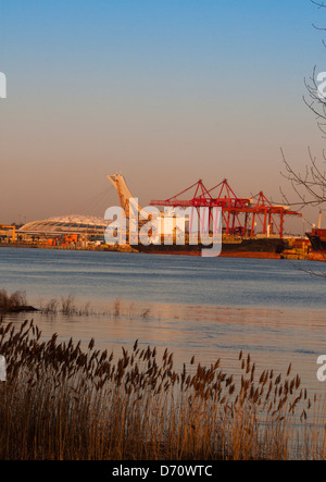 Montreal-Port im Morgenlicht Stockfoto