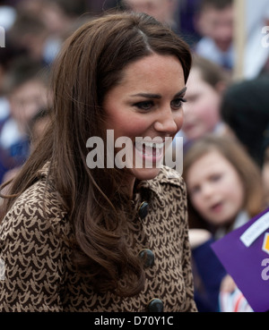 Catherine, Herzogin von Cambridge aka Kate Middleton Ankunft in Oxford Spires Academy School in Oxford Oxford, England- Stockfoto
