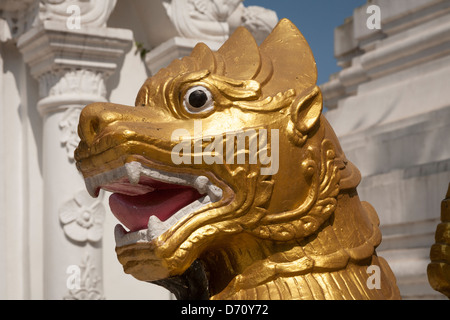 Mythische Statue an der Shwedagon-Pagode, Yangon (Rangoon), Myanmar, (Burma) Stockfoto