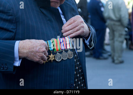 Melbourne Australien. 25. April 2013. Australier Gedenken Anzac Day um Anerkennung zollen und erinnere mich an gefallene Soldaten mit Umzügen Stockfoto