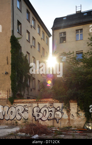 Berlin, Deutschland, im Hinterhof eines alten Gebäudes Köpenicker Straße Stockfoto