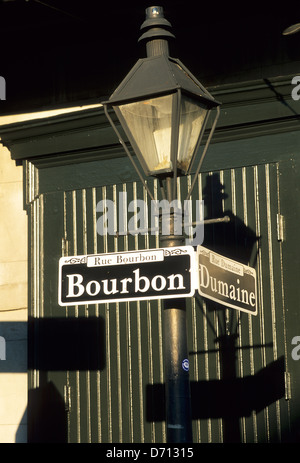 Elk283-1683vv-Louisiana, New Orleans, French Quarter, Vieux Carre, Bourbon Street, unterzeichnen Stockfoto
