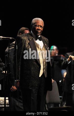 21. April 2013 führt - Durham, North Carolina, USA - legendäre Blues Gitarrist B.B. KING im Durham Performing Arts Center. (Kredit-Bild: © Tina Fultz/ZUMAPRESS.com) Stockfoto