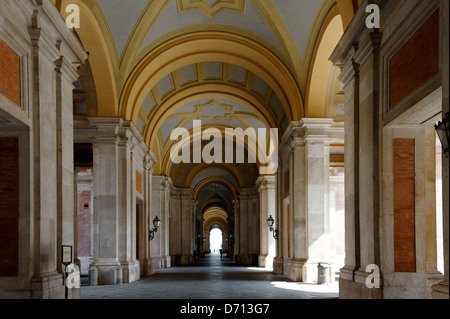 Caserta.Campania. Italien. Blick auf die zentralen Galerie Royal Palace, einem herrlichen drei Kirchenschiff Portikus mit einer Reihe von Bigliemi Parketten Stockfoto