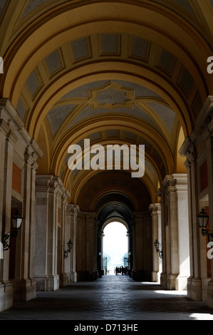 Caserta.Campania. Italien. Blick auf die zentralen Galerie Royal Palace, einem herrlichen drei Kirchenschiff Portikus mit einer Reihe von Bigliemi Parketten Stockfoto