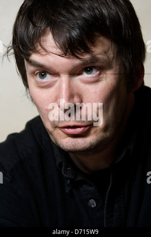 Schottischer Autor Ian Rankin in der Oxford Bar, Edinburgh, begünstigt durch seine Romanfigur Detective Inspector John Rebus. Stockfoto