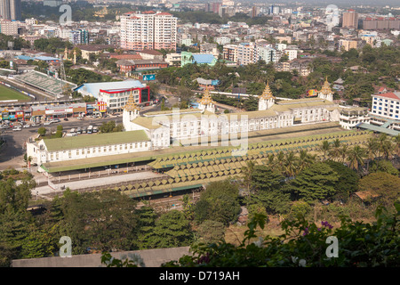 Yangon Central Railway Station, genommen von Sakura Tower, Yangon (Rangoon), Myanmar, (Burma) Stockfoto