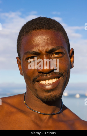 Fischer am Strand, Nosy Be, Madagaskar Stockfoto