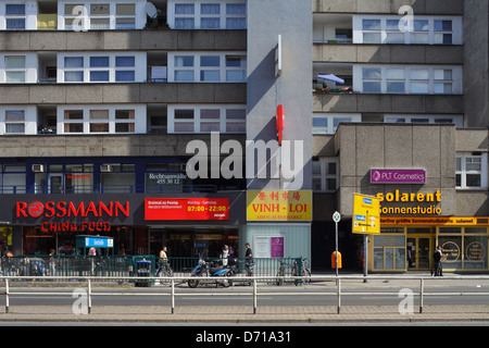 Berlin, Deutschland, Lebens- und Geschaeftsgebaeude in Muellerstrasse Stockfoto