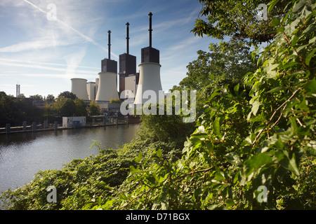 Berlin, Deutschland, die KWK-Bereich Lichter auf dem Teltow-Kanal Stockfoto