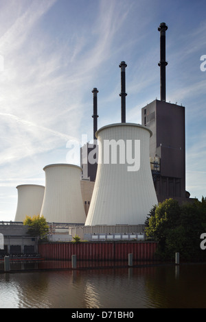 Berlin, Deutschland, die KWK-Bereich Lichter auf dem Teltow-Kanal Stockfoto