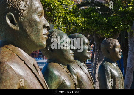 Statue des ersten vier Friedensnobelpreisträger im Nobel Square, Cape Town, Südafrika Stockfoto