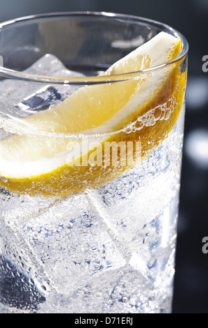 Gin Tonic Tom Collins auf der Tanzfläche Stockfoto