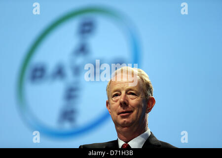 Köln, Deutschland. 26. April 2013. Vorstandsvorsitzender der Bayer AG, Marijn Dekkers, besucht die Hauptversammlung der pharmazeutisch-chemischen Unternehmens Bayer in Köln, 26. April 2013. Foto: OLIVER BERG Stockfoto