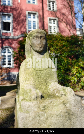 Historische Sphinx vor dem Rathaus in Mountain Village, Hamburg, Deutschland, Europa Stockfoto