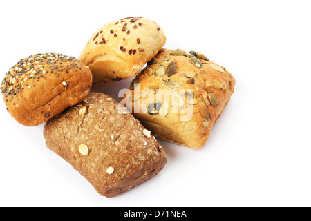Brot mit verschiedenen Samen isoliert auf weißem Hintergrund. Stockfoto