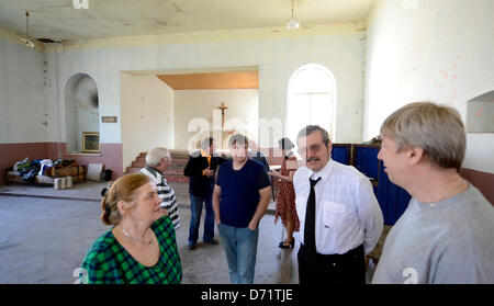 Probe der Theateraufführung Mai in Deutsch-Gabel in Petrovice in der Nähe von Jablonne V Podjestedi/Gabel, Tschechische Republik, 26. April 2013. Amateur Leistung mit einer Beteiligung von Menschen von der deutschen Grenze basiert auf Sudeten Geschichten und eine Premiere werden 1.Mai. (CTK Foto/Bretislav Fiala) Stockfoto