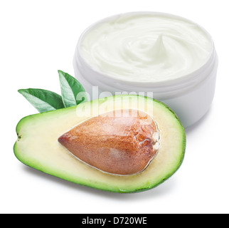 Glas mit Sahne und Scheiben Avocado auf einem weißen Hintergrund. Stockfoto