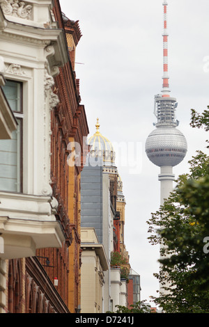 Berlin, Deutschland, alte Gebäude und neue Synagoge Berlin Fernsehturm Stockfoto