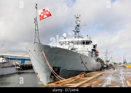 26. April 2013, Belfast, Nordirland. ORP Kontradmiral Xawery Czernicki (polnische Marine) aus der Standing NATO Mine Gegenmaßnahmen Gruppe 1 (SNMCG1) festgemacht in Belfast nach einer zweiwöchigen Operation vor der Küste von Nordirland und Schottland. Stockfoto