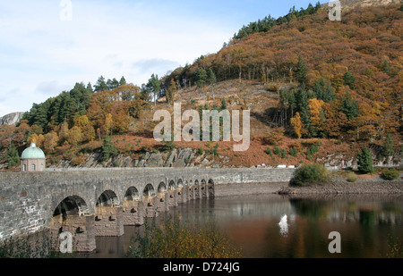 Herbstfärbung Caban-Coch Reservoir Elan Valley Powys Wales UK Stockfoto