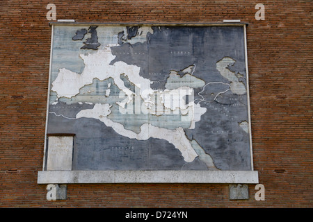 Rom Italien Reliefkarte zeigt das römische Reich am Forum romanum Stockfoto