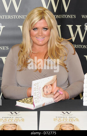 Romford, Essex, UK unterzeichnet 26. April 2013 - Gemma Collins aus GEISSENS Kopien von ihrem neuen Buch "im Grunde... Mein Leben als echte Essex Mädchen "bei Waterstones, die Liberty Einkaufszentrum, Romford, Essex, UK Credit: Ben Rektor/Alamy Stockfoto