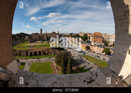 Die Via dei Fori Imperiali angesehen vom Kolosseum entfernt Stockfoto