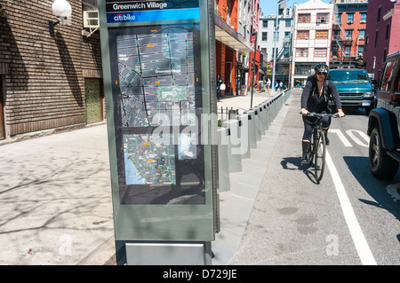 New York, NY - neu installierte BikeShare Station auf MacDougal Street in Greenwich Village Stockfoto