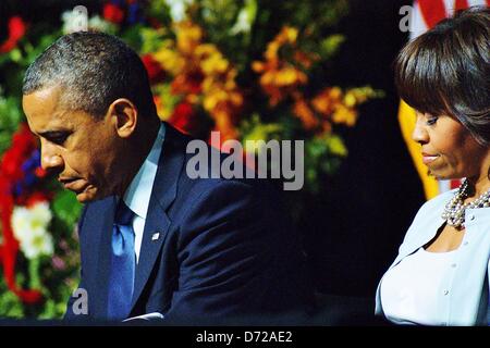 26. April 2013 - Waco, Texas, USA - Barak Obama und Michelle Obama in Erinnerung an West, eine Trauerfeier für getöteten und Verletzten in einer gewaltigen Explosion bei einer Düngemittelfabrik in West, fand am 25.04.2013 Texas am April 17th,2013.The Dienst an der Ferrell Center Baylor University In Waco, Texas statt. (Kredit-Bild: © Jeff Newman/Globe Photos/ZUMAPRESS.com) Stockfoto