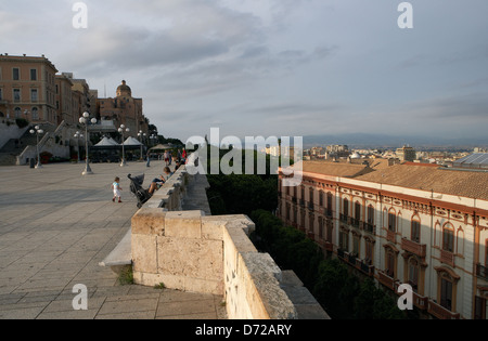 Cagliari, Italien, mit Blick auf das historische Zentrum der Terrasse San Remy Bastion in Sardinien Stockfoto