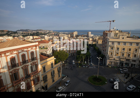 Cagliari, Italien, mit Blick auf Piazza Costituzione der Terrasse San Remy Bastion in Sardinien Stockfoto