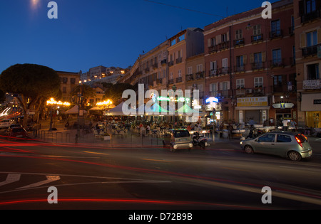 Cagliari, Italien, am Abend auf der Piazza Yenne im Stampace in Sardinien Stockfoto