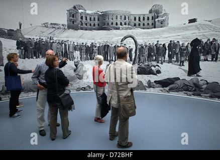 Kassel, Deutschland, Tapisserie der Künstlerin Goshka Macuga das Fridericianum auf der Documenta (13) Stockfoto