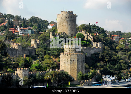 Rumeli Burg am Ufer des Bosporus in Istanbul, Türkei Stockfoto