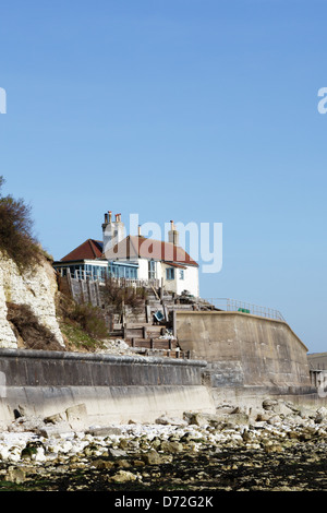 Ein Haus am Rande der Kreidefelsen im Cuckmere Haven, East Sussex Stockfoto