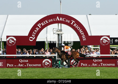 Paris, Frankreich, Danedream gewinnt mit Andrasch starke Qatar Prix de l ' Arc de Triomphe Stockfoto