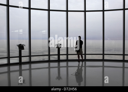 Dubai, Vereinigte Arabische Emirate, sieht Man von der Aussichtsplattform des Burj Khalifa, die Stadt Stockfoto