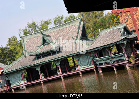 Der schwimmende Markt der Stadt im alten Siam, als Besucherattraktion am Stadtrand von Bangkok. Stockfoto