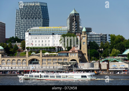 St. Pauli Landungsbrücken in St. Pauli, Hamburg, Deutschland, Europa Stockfoto