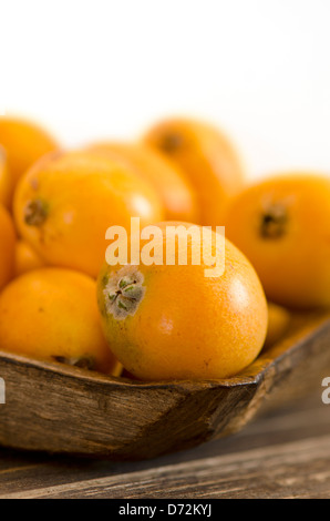 Frucht von Medlar oder Nispero Baum, Loquats, Spanien. Stockfoto