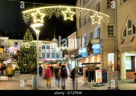 Weihnachtsbeleuchtung in der sächsischen Tor in Mountain Village, Hamburg, Deutschland, Europa Stockfoto