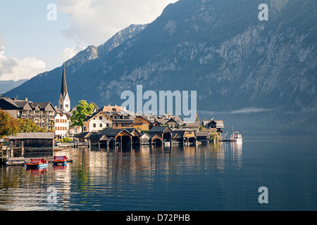 Hallstatt am Hallstätter See in den österreichischen Alpen. Stockfoto