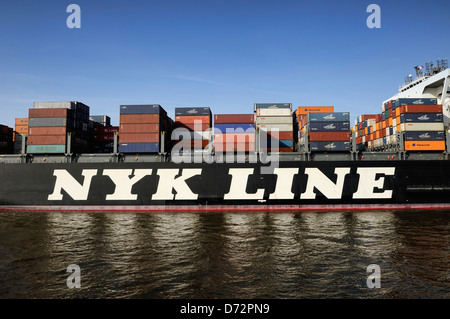 Container-Frachter NYK Arcadia auf der Elbe durch Höhe Othmarschen, Hamburg, Deutschland, Europa Stockfoto