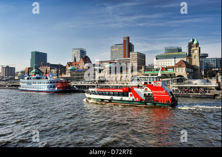 St. Pauli Landungsbrücken in Hamburg, Deutschland, Europa Stockfoto