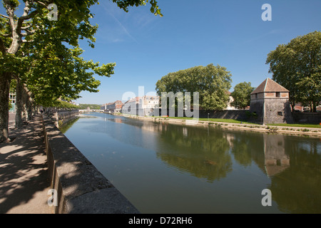 Besancon, Frankreich, Blick auf einen Fluss le Doubs Stockfoto