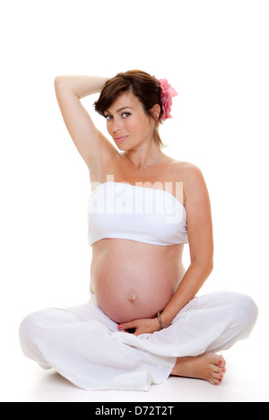 Glückliche gesunde Schwangere Frau zeigt Bauch im 3. trimester Stockfoto