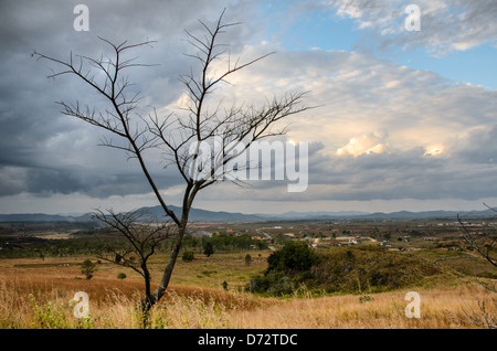 Die Landschaft von Plain des Jars Site 1 auf dem Plateau Xieng Khouang, Laos. Stockfoto